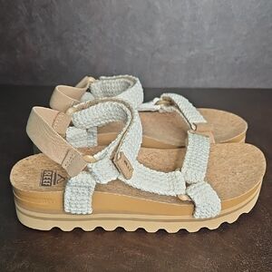Reef Women's Tan and Cream Crochet Sandals Size 7.5